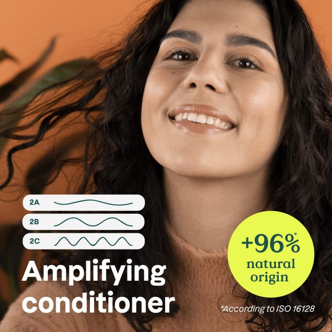 Amplifying conditioner for curly hair